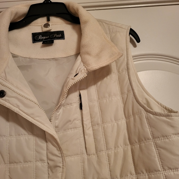 Ivory vest - Picture 9 of 9